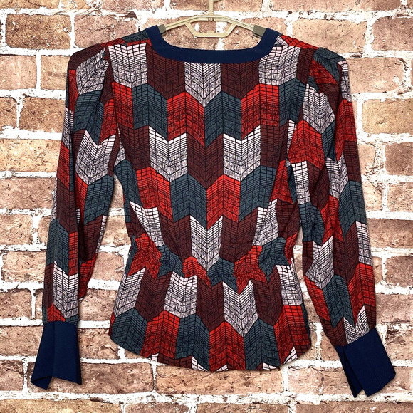 BCBG Woman’s Top Size Extra Small Red Blue Geometric Blouse Low V Neck - Picture 2 of 9